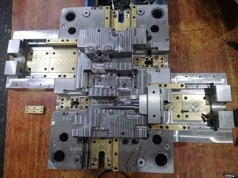 Free maintenance of molds